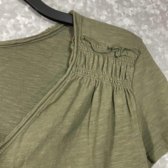 Susina Olive Green V-Neck Ruched Shoulders T-Shirt - Size Medium - Short Sleeve - Picture 2 of 6